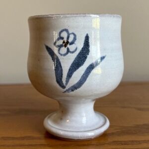 Vintage Jugtown Ware Goblet Pedestal Cup Floral Blue‎ White North Carolina Art
